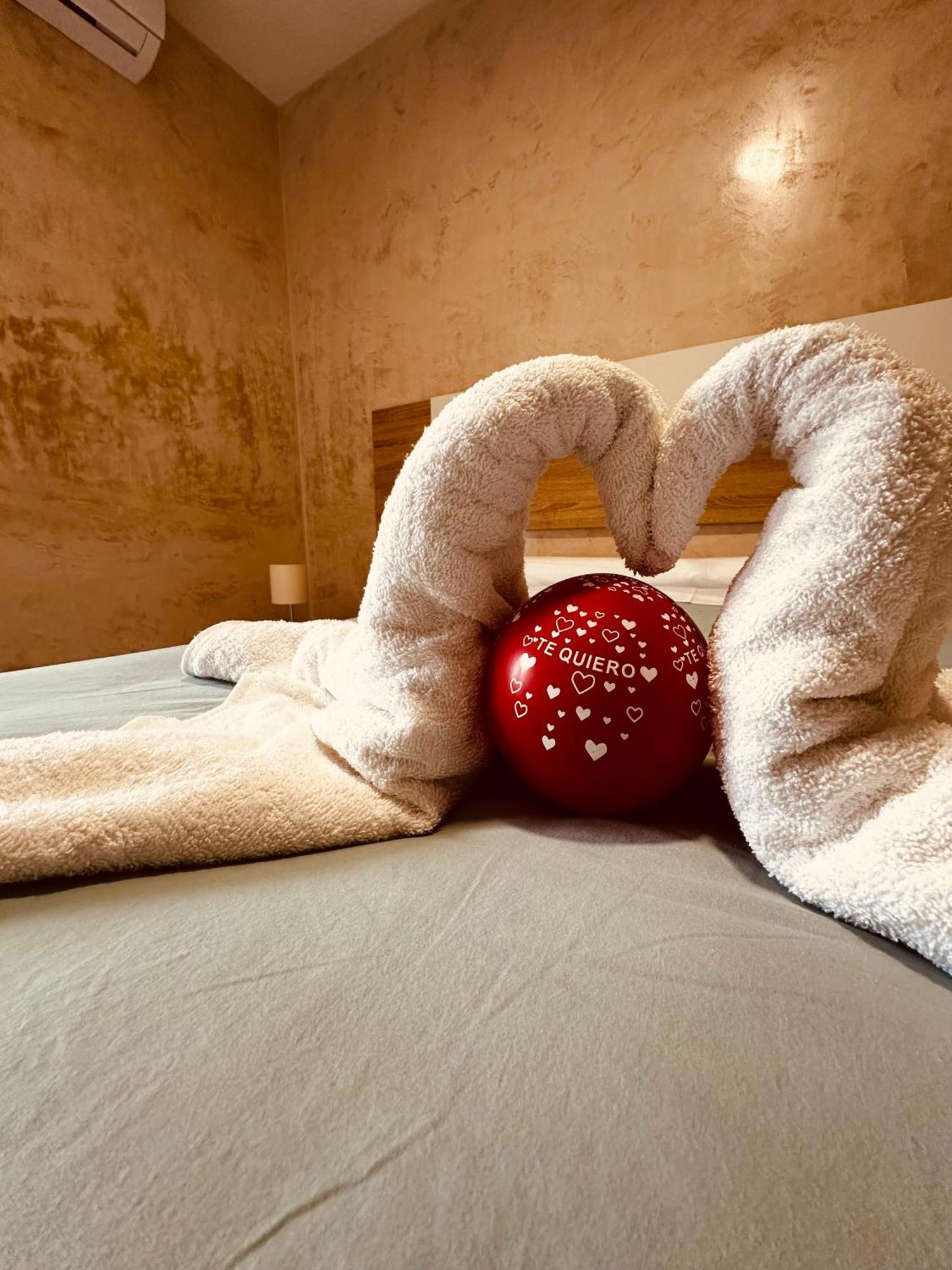 רונדה Cherry Jacuzzi Apartment מראה חיצוני תמונה